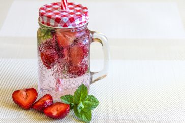 Erdbeeren in Leitungswasser